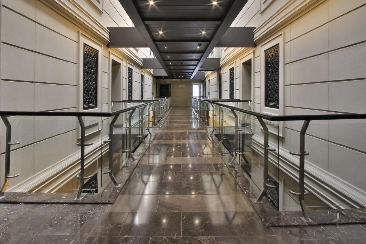 Cape Royale 1 Bedroom Luxury With Mountain View Apartment